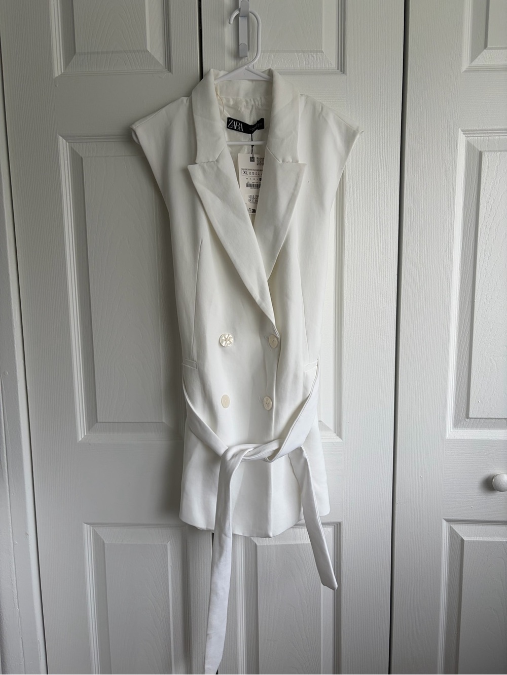 ZARA Cream Sleeveless Double-Breasted Blazer Vest